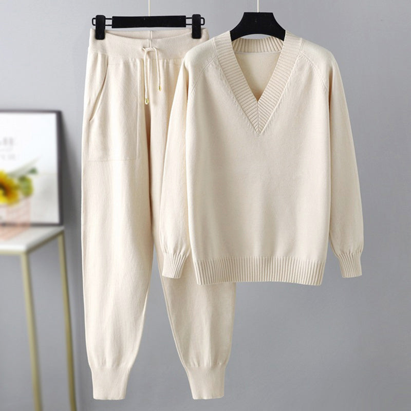 Sofia - Women's Knit V-Neck Sweater and Pants Set